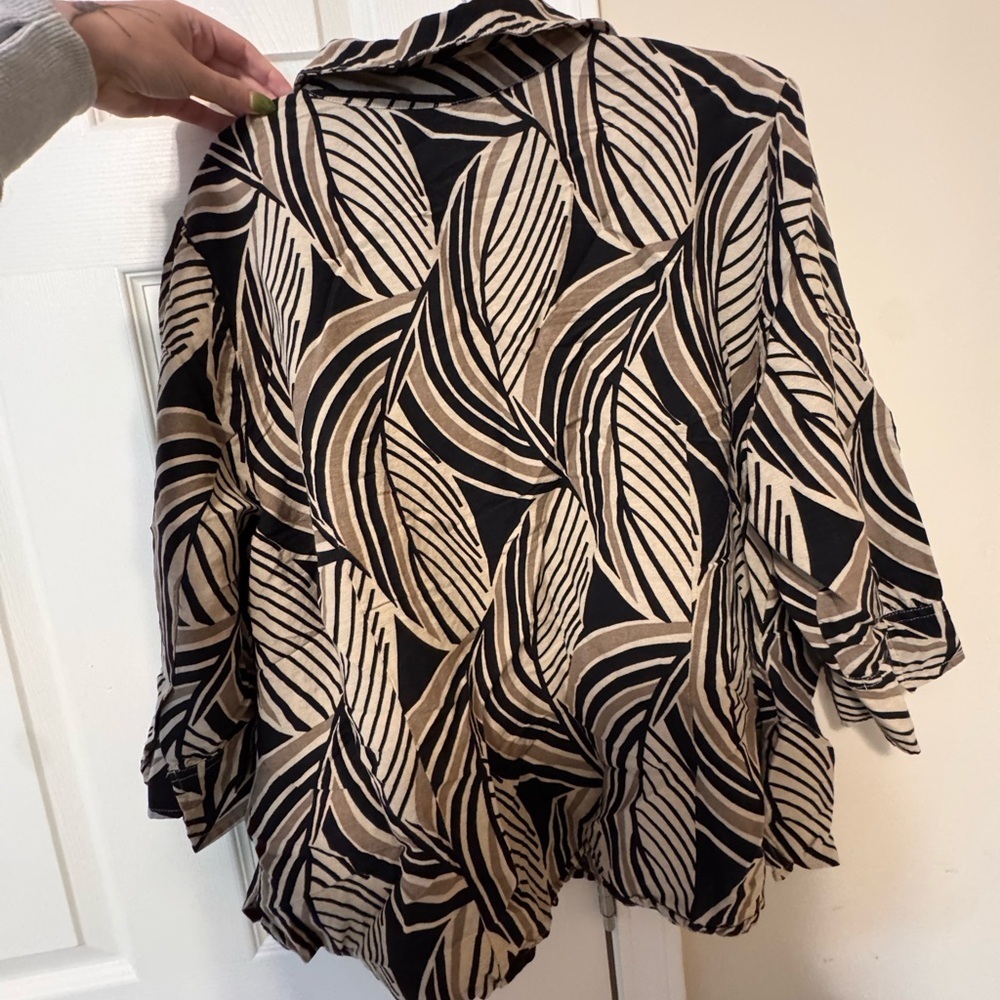 East 5th Black and Tan Leaf Pattern Blouse - Picture 2 of 4